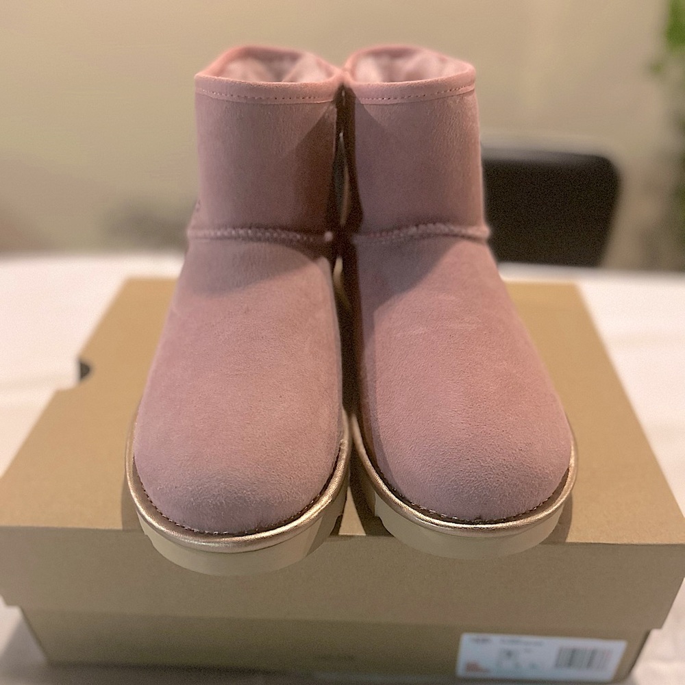Ugg boots new never worn.